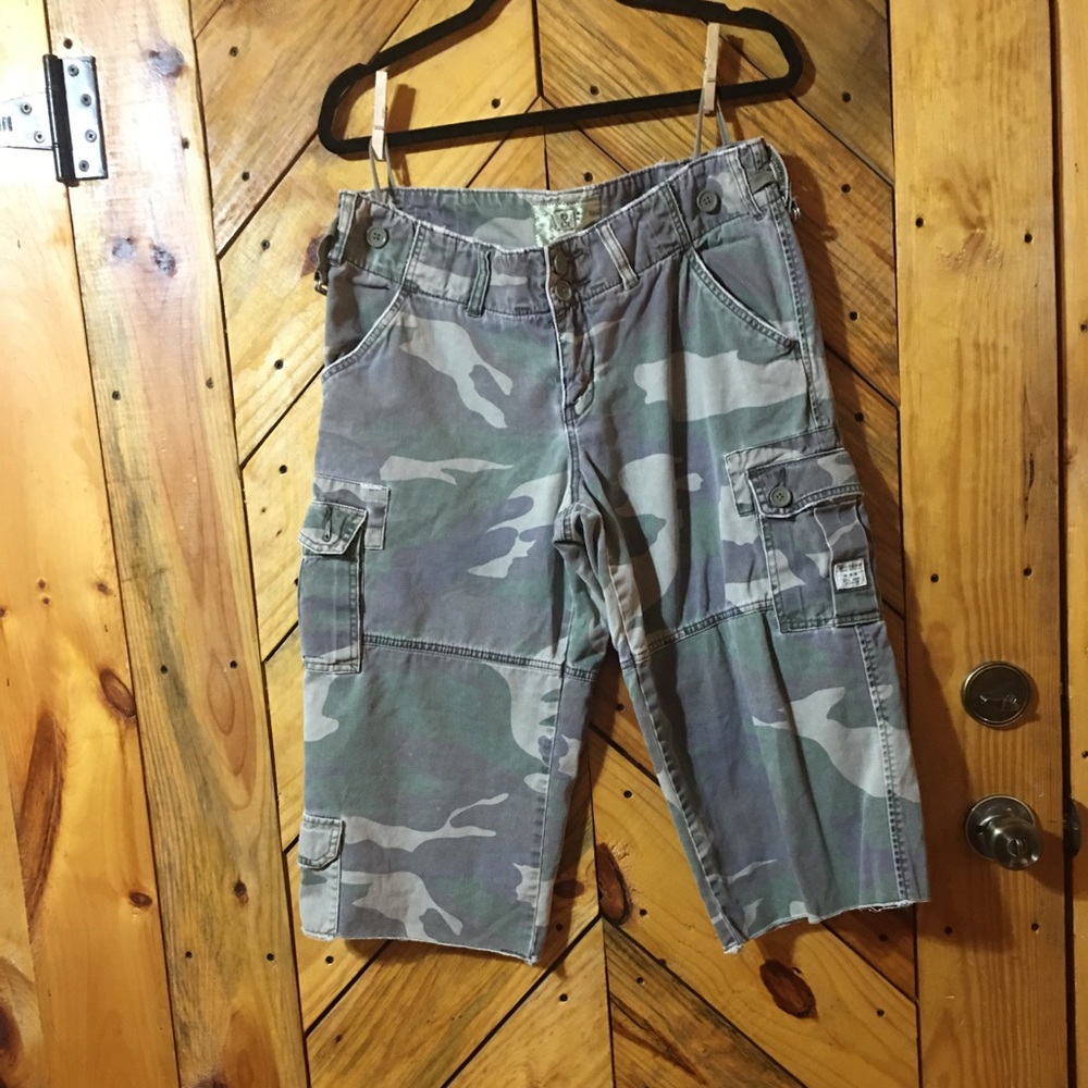 Women’s A&F camo capris size 8